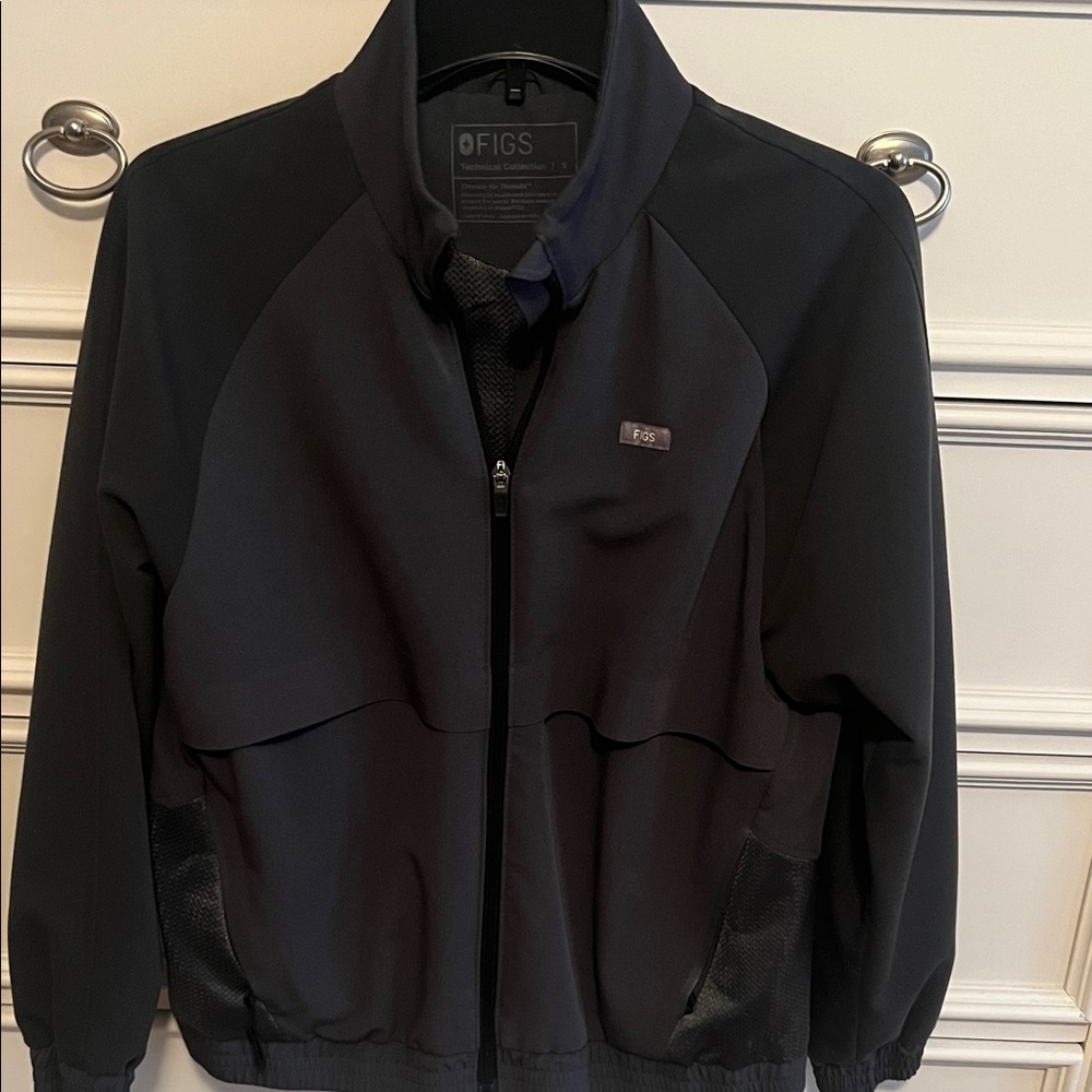 Figs Sydney scrub jacket in charcoal